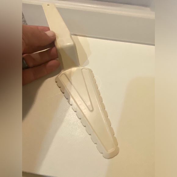 Vintage Tupperware Rectangle Cake Keeper 622-2 W Lid and cake slicer. - Picture 6 of 8